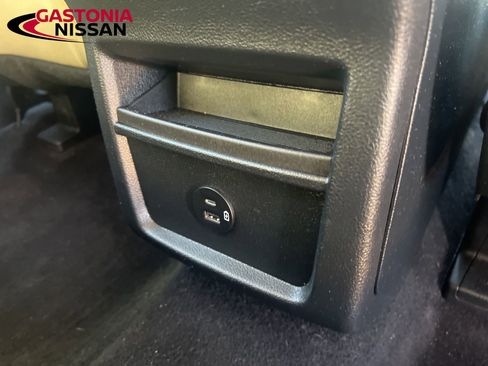 Used 2022 Ford Edge SE image 29