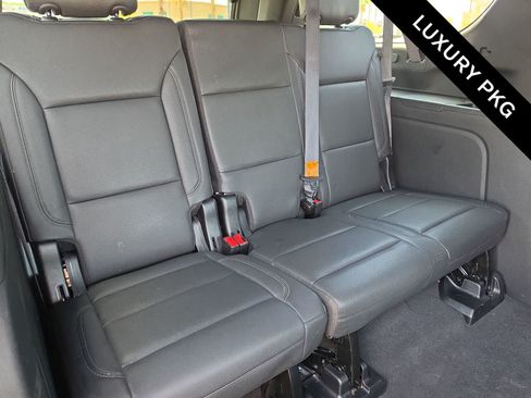 Used 2024 Chevrolet Suburban Z71 w/ Luxury Package AWD/4WD image 31