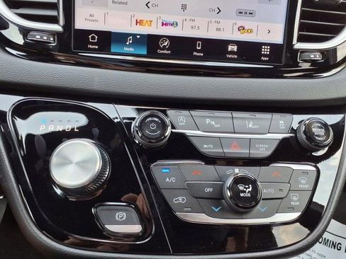 New 2025 Chrysler Voyager LX image 12