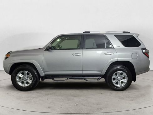 Used 2022 Toyota 4Runner SR5 Premium w/ Moonroof Package image 2