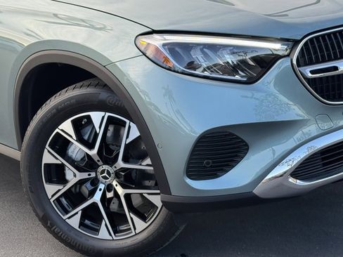 Used 2025 Mercedes-Benz GLC 350e 4MATIC image 2