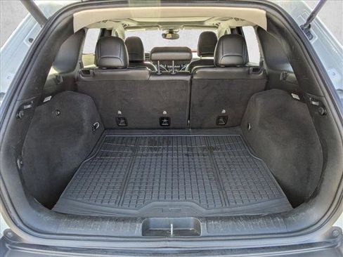 Used 2019 Jeep Cherokee Limited w/ Luxury Group image 6