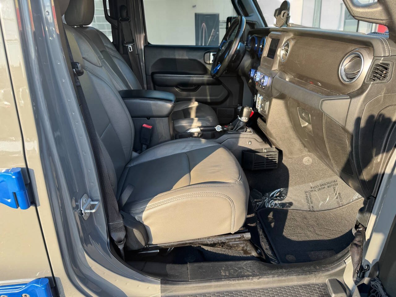 Used 2018 Jeep Wrangler Unlimited Sahara w/ LED Lighting Group AWD/4WD image 40