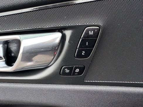 Used 2019 Volvo XC60 T5 Momentum w/ Protection Package Premier image 25