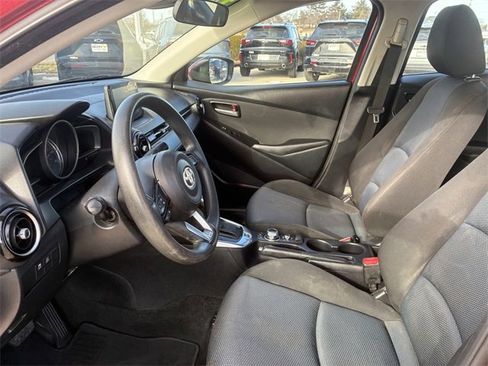 Used 2019 Toyota Yaris LE image 11