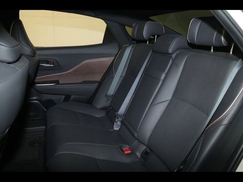 Used 2023 Toyota Crown Limited image 30