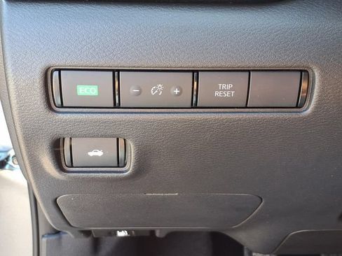 Used 2024 Nissan Sentra SV FWD image 14