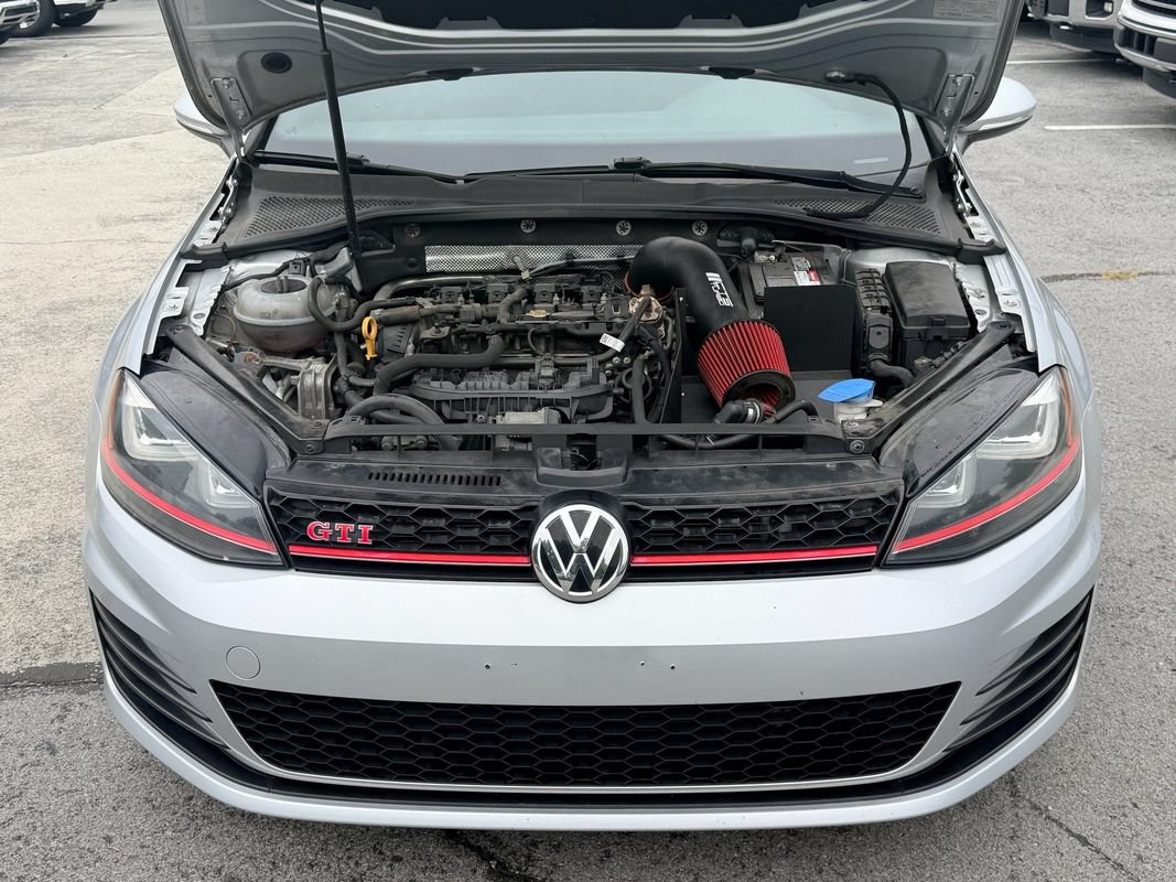 Used 2017 Volkswagen GTI SE FWD image 11