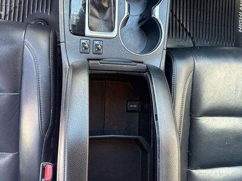 Used 2019 Toyota Highlander XLE AWD/4WD image 17