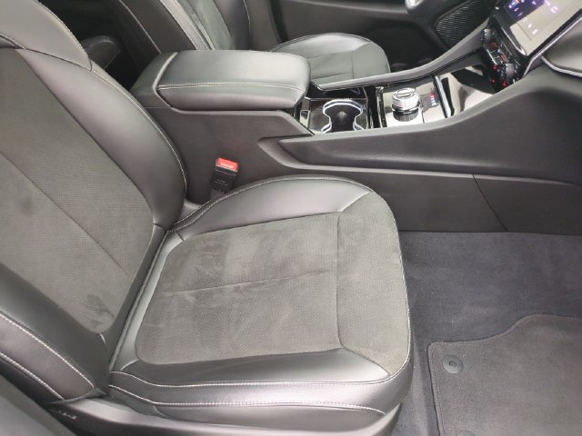 Certified 2023 Jeep Grand Cherokee L Laredo AWD/4WD image 26