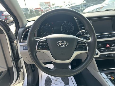 Used 2018 Hyundai Elantra SE w/ SE Connectivity Package 04 image 23