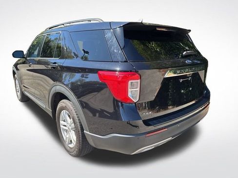 Used 2022 Ford Explorer XLT w/ Equipment Group 202A image 5