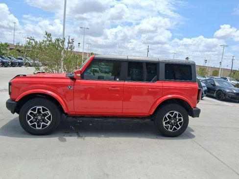 Used 2024 Ford Bronco Outer Banks AWD/4WD image 3