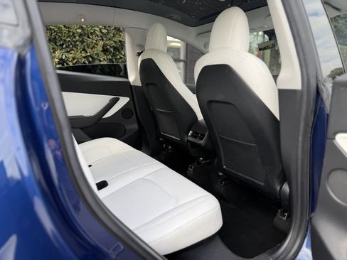 Used 2020 Tesla Model Y Long Range image 38