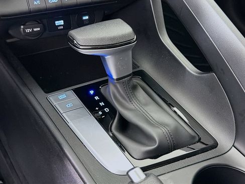Used 2026 Hyundai Elantra SE FWD image 19