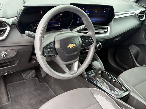 Used 2025 Chevrolet TrailBlazer LT w/ Driver Confidence Package AWD/4WD image 4