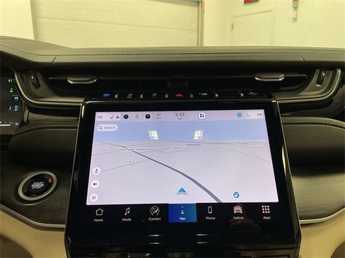 Used 2022 Jeep Grand Cherokee Limited 4xe w/ Luxury Tech Group II image 18