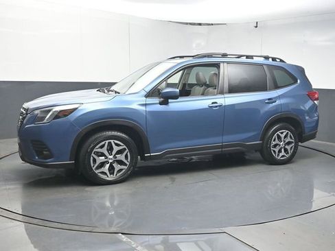 Used 2022 Subaru Forester Premium AWD/4WD image 4