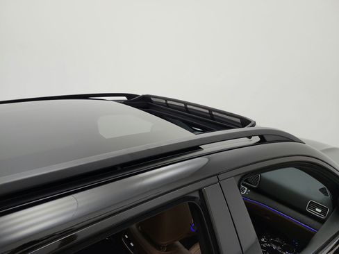 Used 2025 Mercedes-Benz GLE 450e 4MATIC image 17