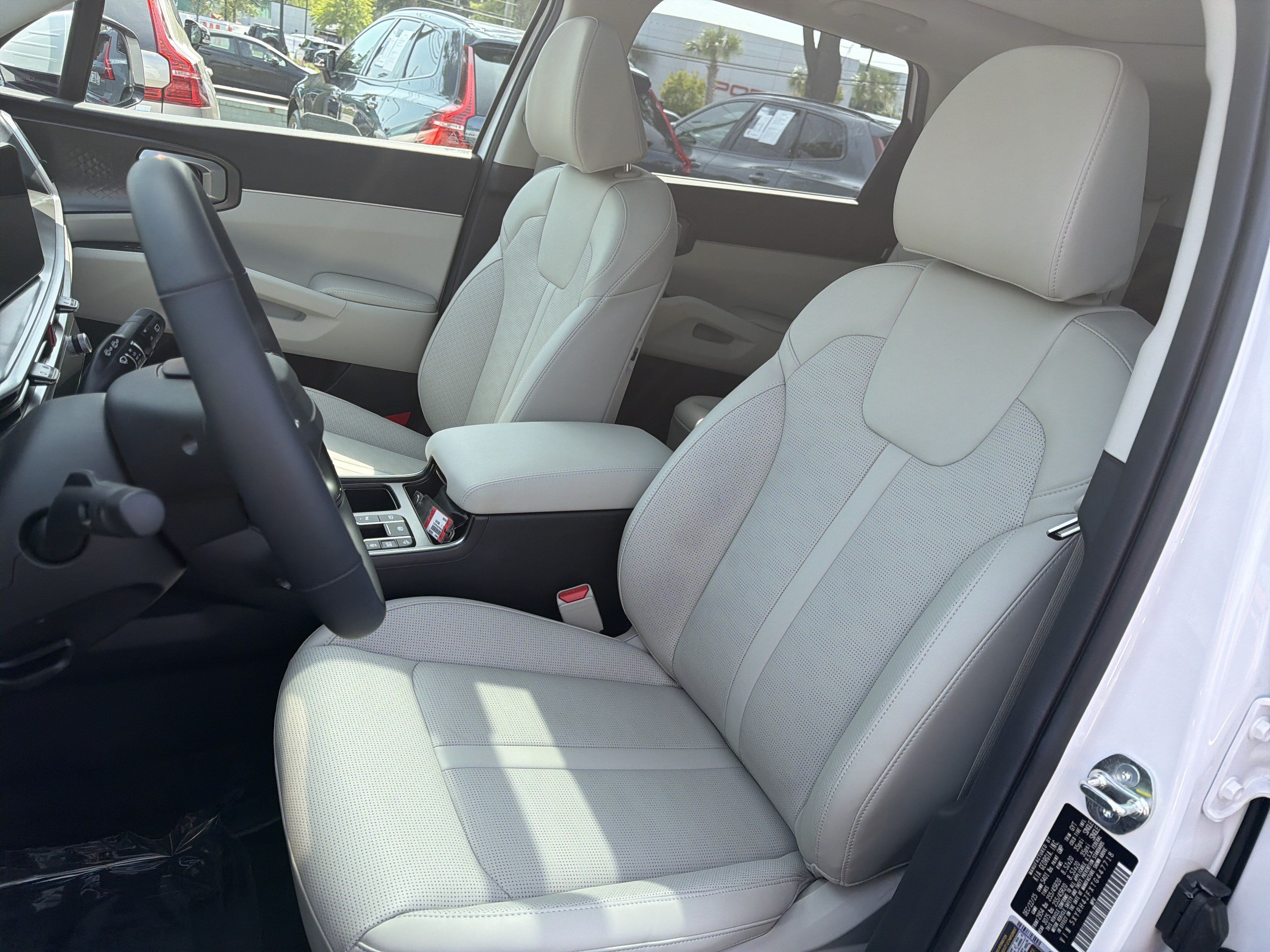 Used 2026 Kia Sorento EX w/ EX Premium Package FWD image 16