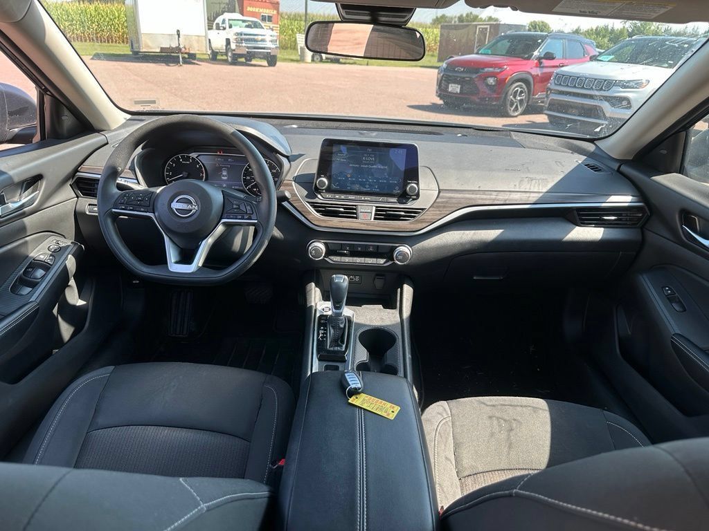 Used 2025 Nissan Altima 2.5 SV AWD/4WD image 26