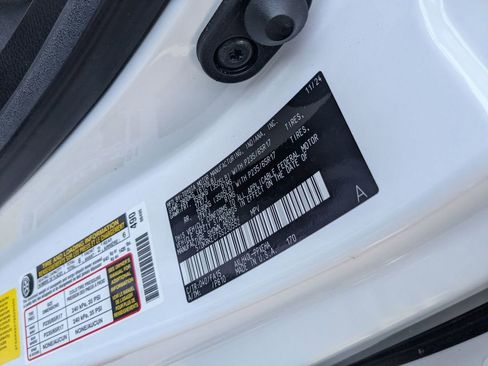 Used 2025 Toyota Sienna LE image 35