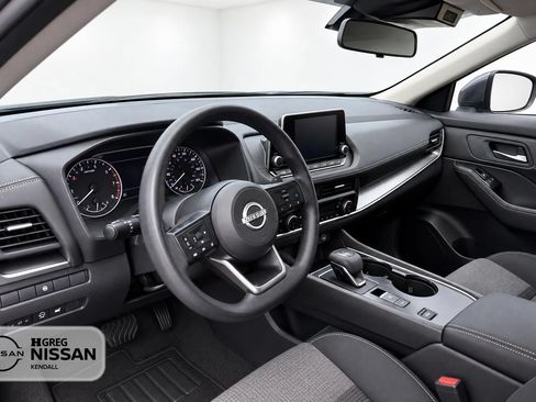 Used 2024 Nissan Rogue SV FWD image 8