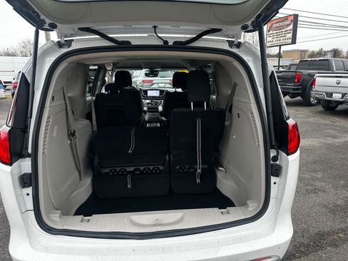 Used 2022 Chrysler Voyager LX image 20