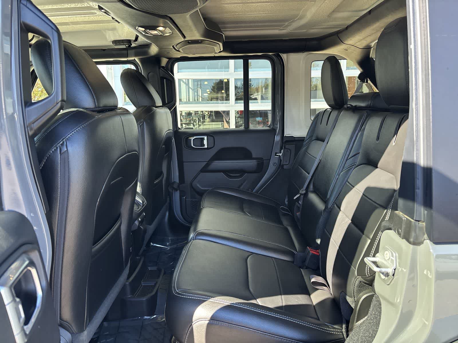 Used 2022 Jeep Wrangler Unlimited Sahara AWD/4WD image 8