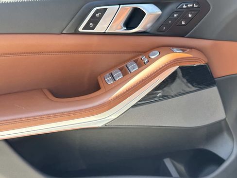 Used 2025 BMW X7 M60i image 27