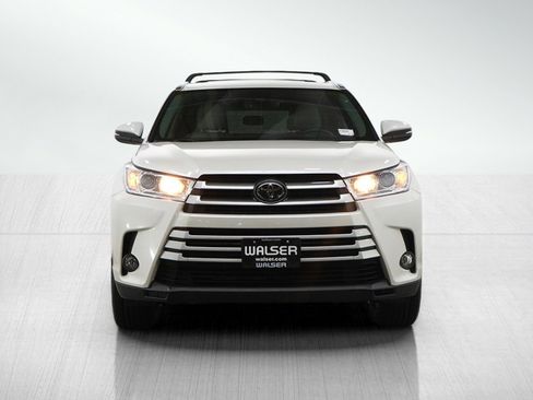 Used 2017 Toyota Highlander XLE w/ Protection Package #3 AWD/4WD image 8