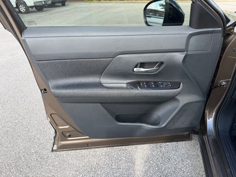 Used 2026 Nissan Kicks SV image 12