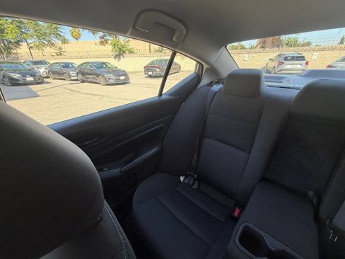 Used 2025 Nissan Altima 2.5 SV FWD image 38