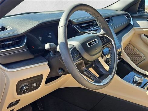 Used 2023 Jeep Grand Cherokee L Limited w/ Luxury Tech Group II image 7