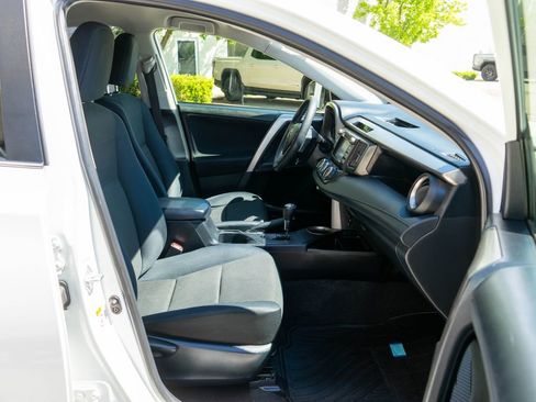 Used 2015 Toyota RAV4 LE AWD/4WD image 10