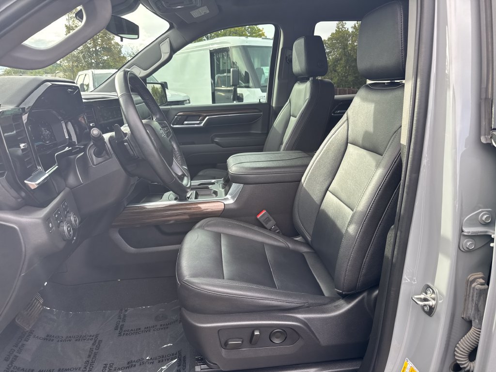 Used 2024 Chevrolet Silverado 1500 LT Trail Boss w/ LT Trail Boss Premium Package AWD/4WD image 9