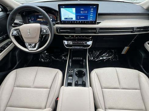 New 2025 Lincoln Corsair FWD w/ Equipment Group 101A image 7