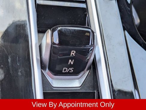 Used 2025 Volkswagen Atlas Cross Sport SE FWD image 19