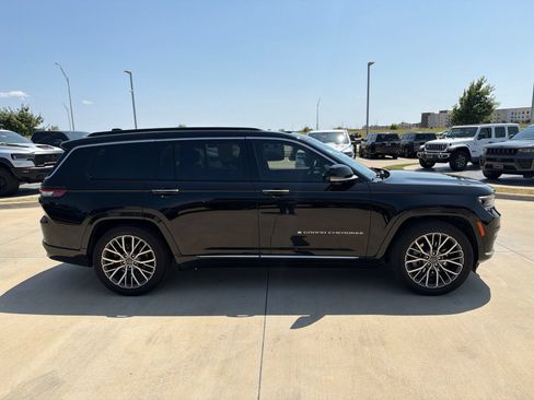 Used 2025 Jeep Grand Cherokee L Summit w/ Advanced Protech Group IV AWD/4WD image 6