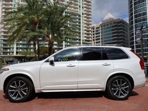 Used 2017 Volvo XC90 T6 Momentum w/ Vision Package image 3