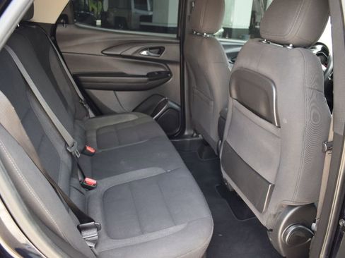 Used 2021 Chevrolet TrailBlazer LT w/ Convenience Package FWD image 12
