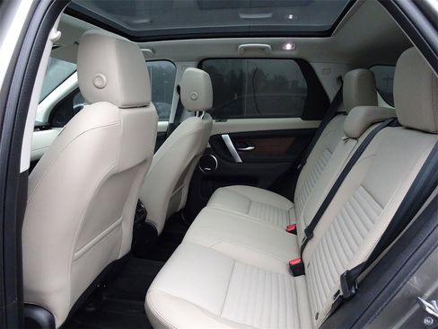 Used 2024 Land Rover Discovery Sport S image 14