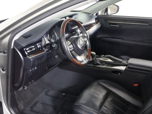 Used 2017 Lexus ES 350 w/ Luxury Package FWD image 26