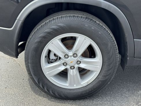 Used 2019 Chevrolet Trax LT w/ LT Convenience Package image 19