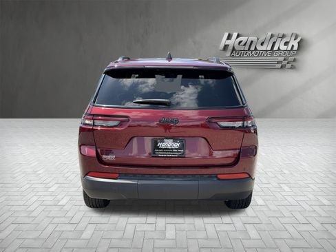 Used 2024 Jeep Grand Cherokee L Laredo AWD/4WD image 9