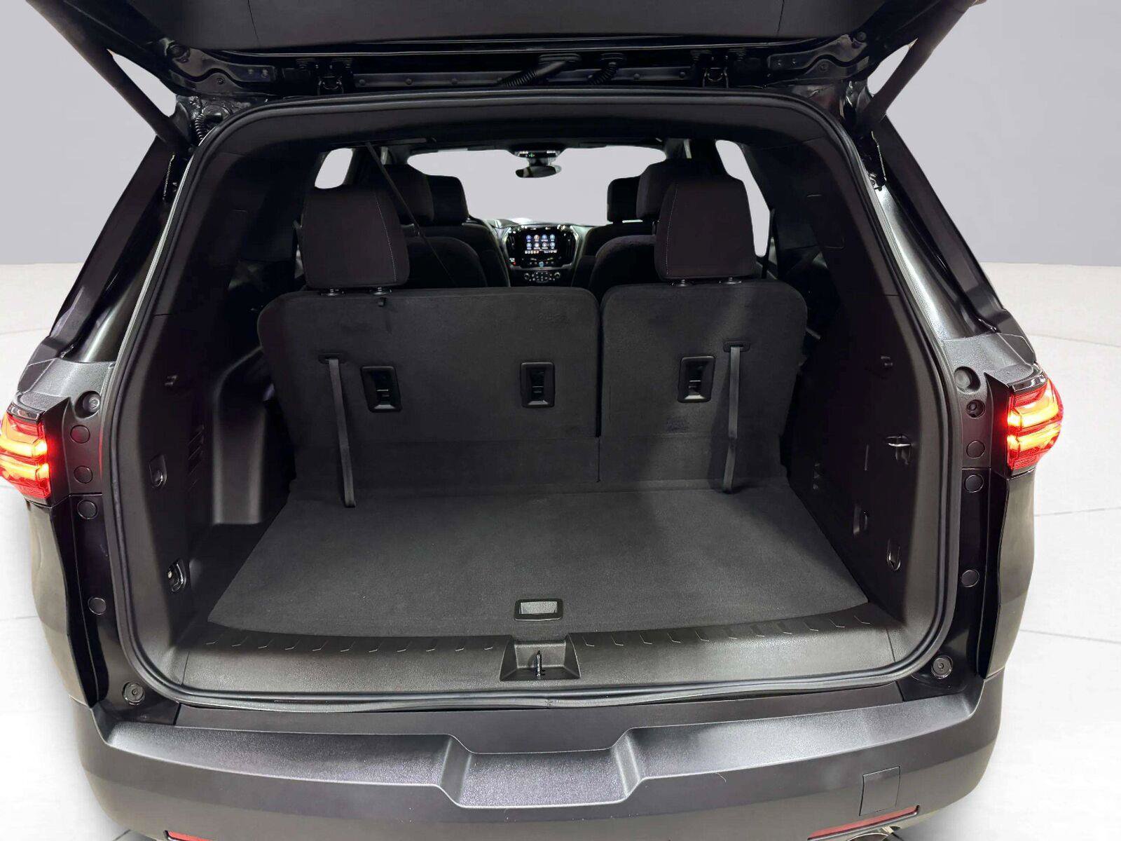 Used 2023 Chevrolet Traverse LT AWD/4WD image 46
