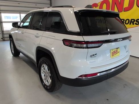 New 2025 Jeep Grand Cherokee Laredo w/ Luxury Tech Group I image 3