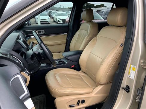 Used 2017 Ford Explorer Limited w/ Equipment Group 301A image 7