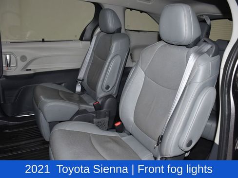 Used 2021 Toyota Sienna Limited image 28