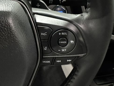 Used 2022 Toyota Camry SE FWD image 6